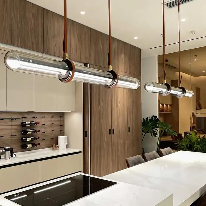 Lustre linéaire long moderne et minimaliste en verre LED avec suspension en cuir pour salle à manger