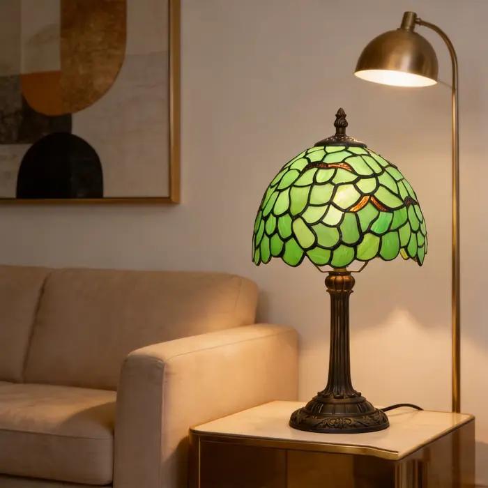 Lampe Tiffany en vitrail motif feuille verte
