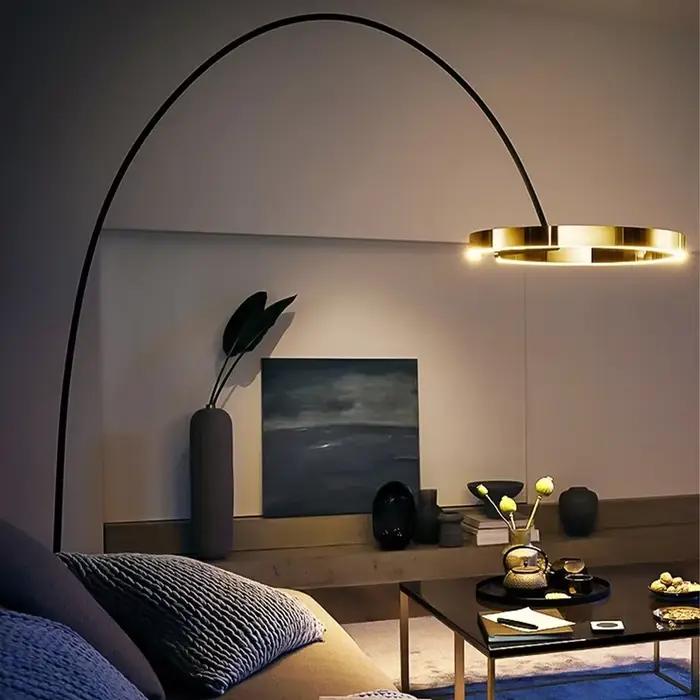 Lampadaire LED circulaire sur pied