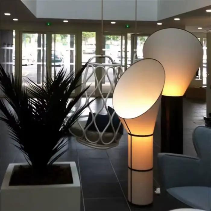 Lampadaire d'angle LED moderne, lampe sur pied en corne créative, salon, salon, hôtel, magasin, décor de canapé, designer