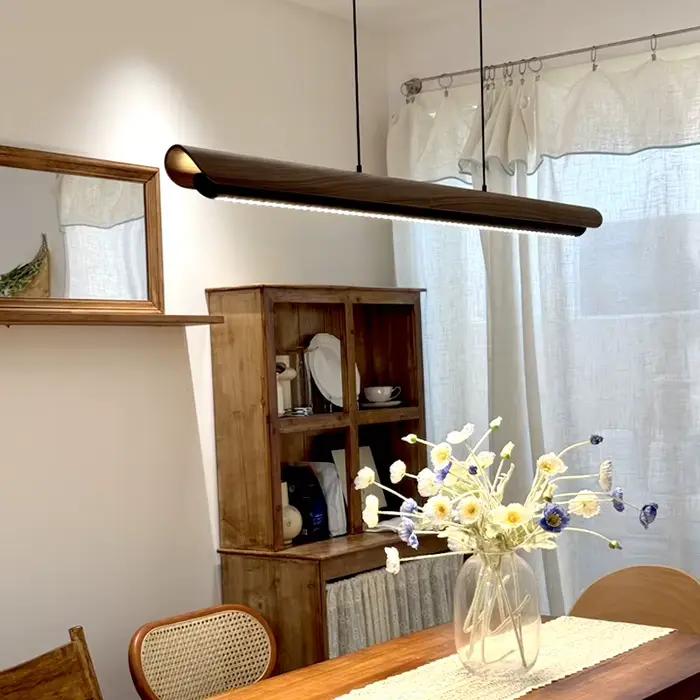 Lampes suspendues en bois