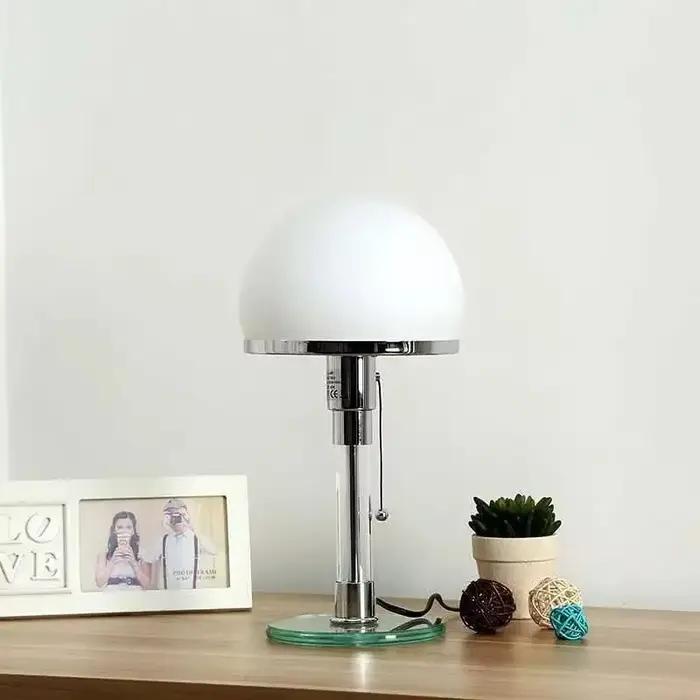 Lampe de table en forme de boule