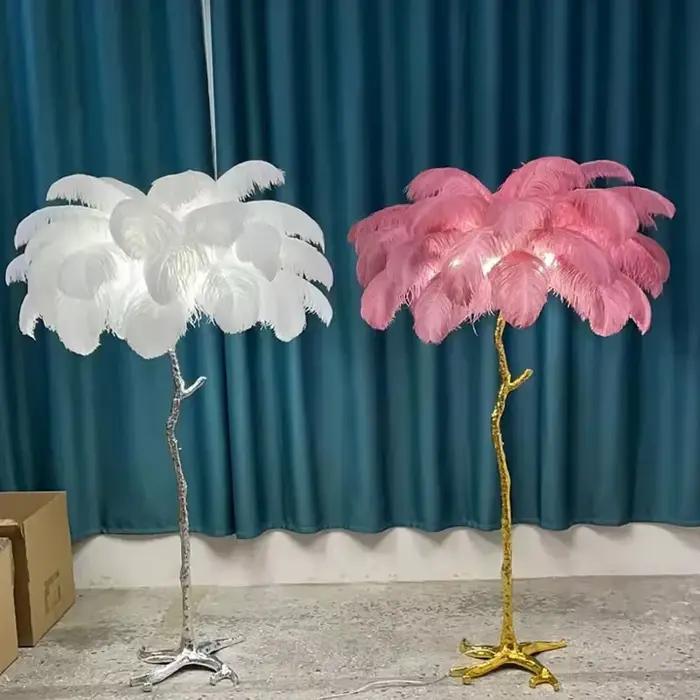 Lampadaire nordique en plumes d'autruche