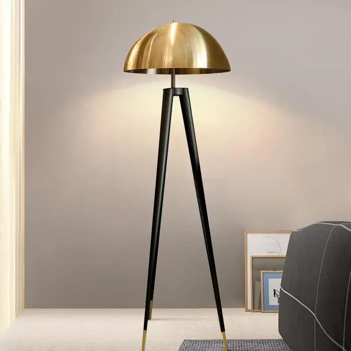 Lampe LED autoportante avec trépied