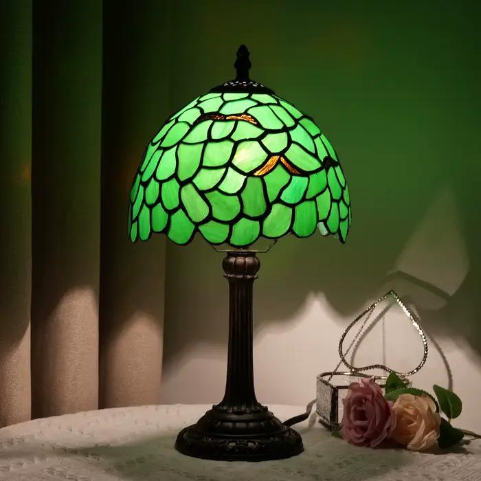 Lampe Tiffany en vitrail motif feuille verte