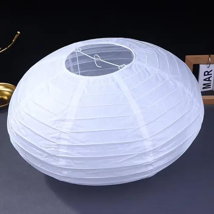 Abat-jour boule de papier en forme de soucoupe volante