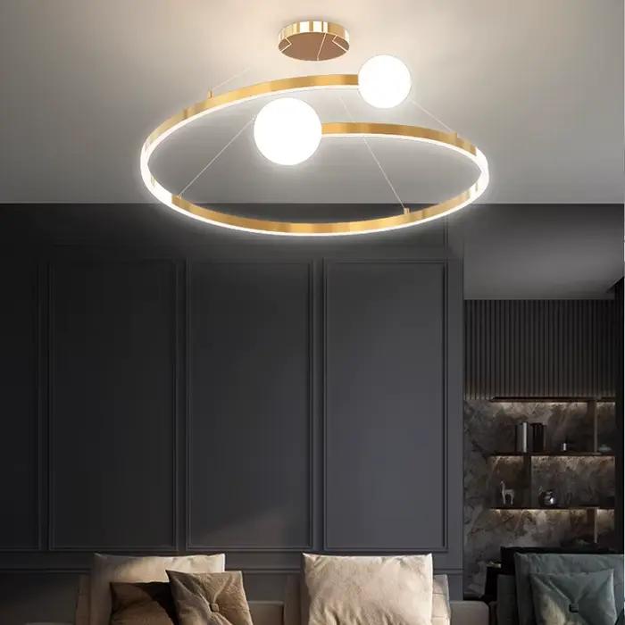 Lustre scandinave minimaliste avec anneau doré