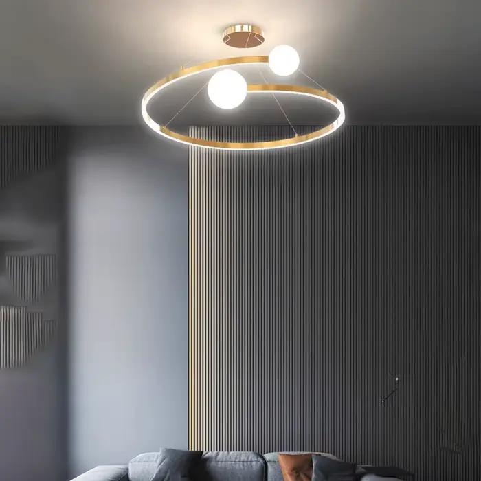 Lustre scandinave minimaliste avec anneau doré
