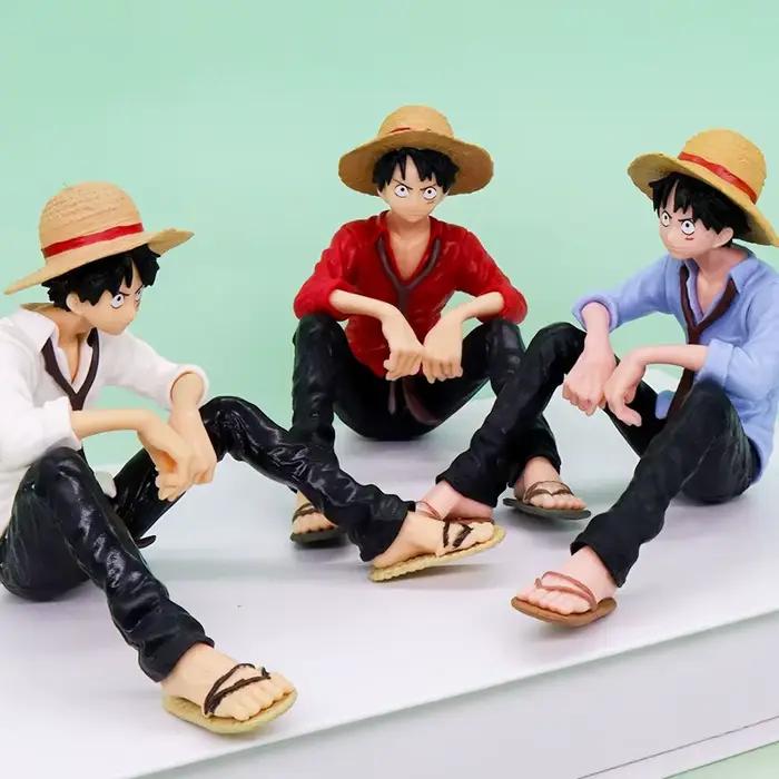 Figurine de capitaine de pirate, chapeau de paille Luffy, une pièce, ornement de tableau de bord de voiture à pose assise
