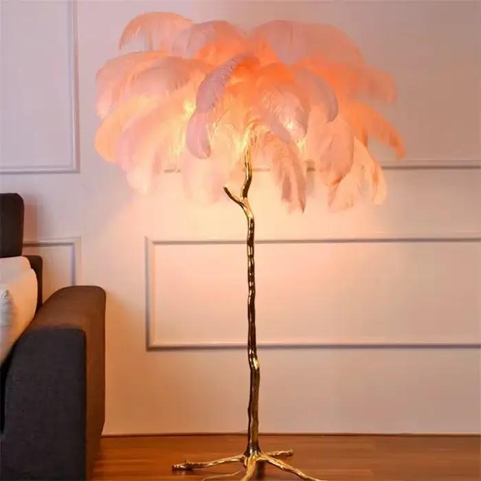 Lampadaire moderne de luxe en plumes d'autruche