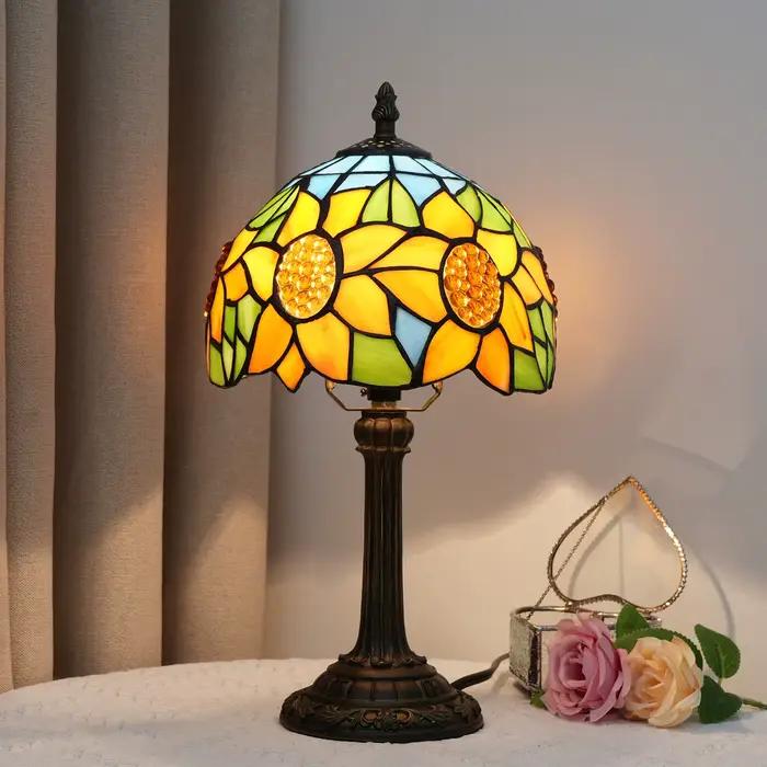 Lampe en verre teinté de 8 pouces avec abat-jour