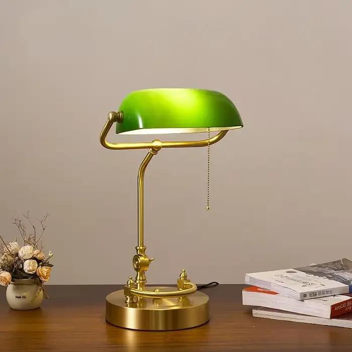 Lampe de table de banque en bois de métal vintage