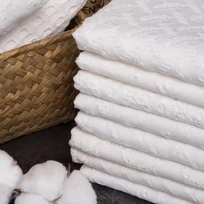 Tissu en dentelle brodée blanche, 100% au mètre, coton, robes de mariée, jupes, vêtements, couture, fleur, gril creux, cour de brocart