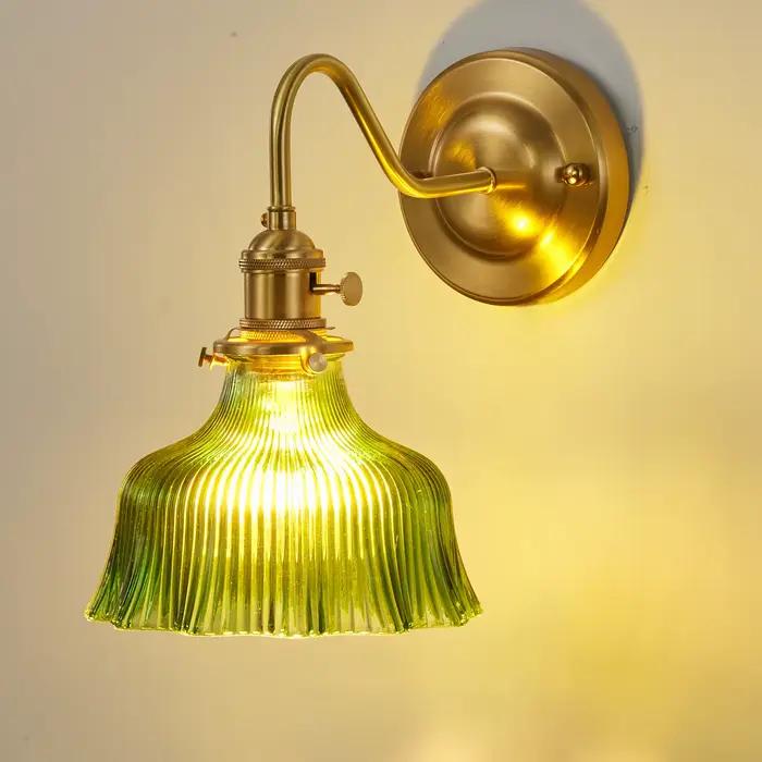 Applique murale traditionnelle en laiton nordique avec abat-jour en verre, applique murale élégante, luminaire avec interrupteur, décoration d'intérieur