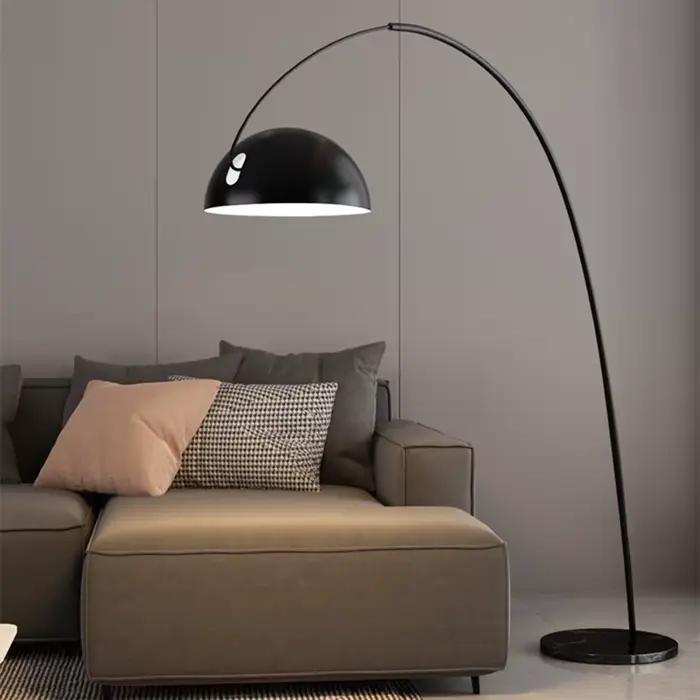 Lampe autoportante noire américaine du milieu du siècle, salon, étude, chambre à coucher, lampe de pêche simple, métal
