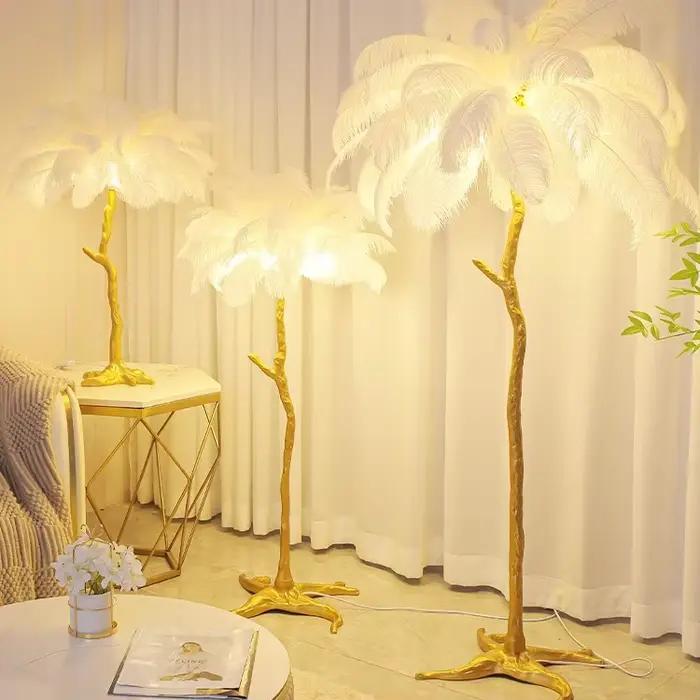 Lampadaire moderne de luxe en plumes d'autruche