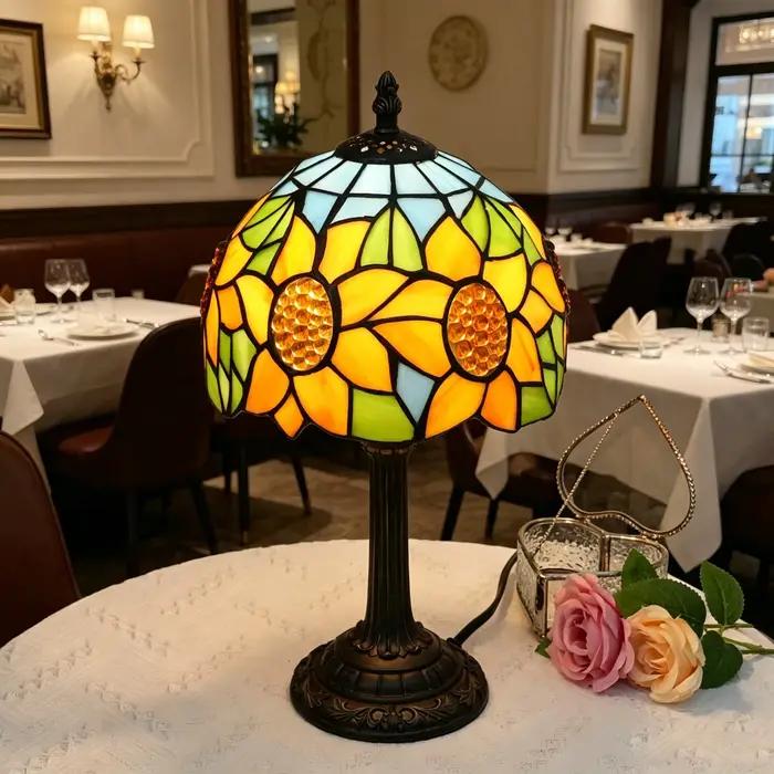 Lampe en verre teinté de 8 pouces avec abat-jour