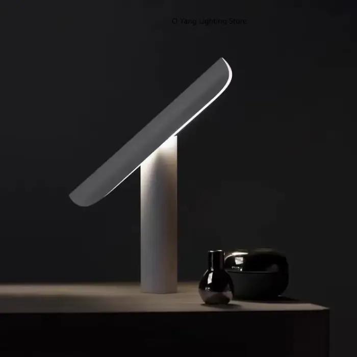 Lampe de bureau à ampoule LED design pour chambre d'hôtel