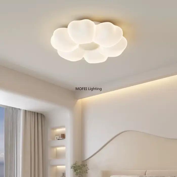Plafonnier à fleurs roses pour chambre d'enfant