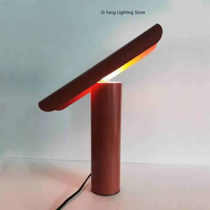 Lampe de bureau à ampoule LED design pour chambre d'hôtel