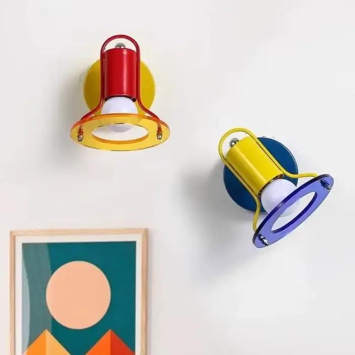 Appliques murales bleu rouge Memphis Design salon