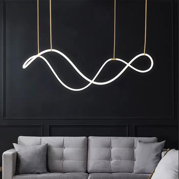 Suspension luminaire moderne en acier poli avec abat-jour coloré pour éclairage doux et design contemporain pour salon et salle à manger