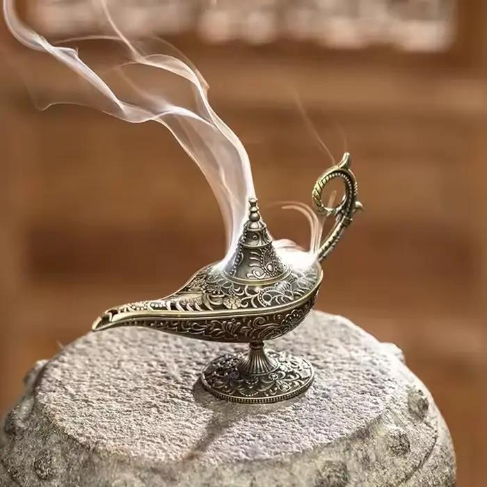 Brûleur d'encens en métal de style antique pour décoration de maison, brûleur d'encens conique, motifs floraux classiques, ambiance orientale, cadeau unique