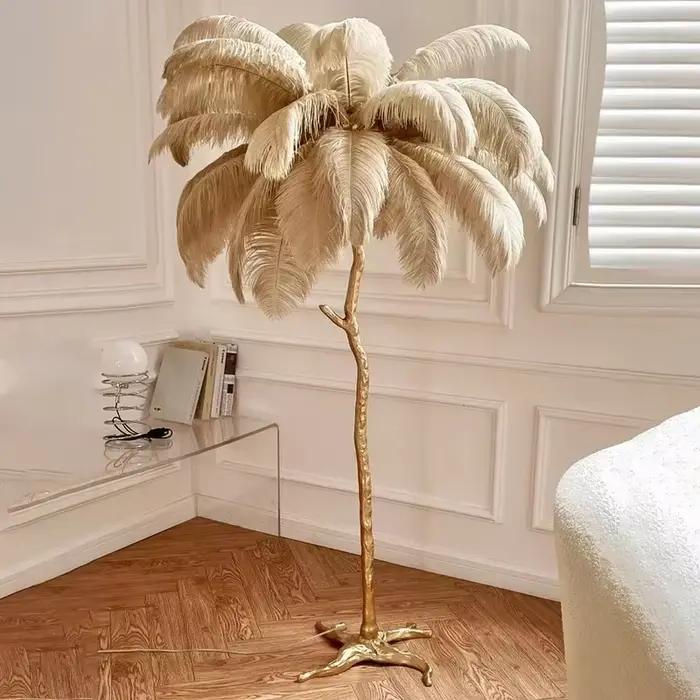 Lampadaire moderne de luxe en plumes d'autruche