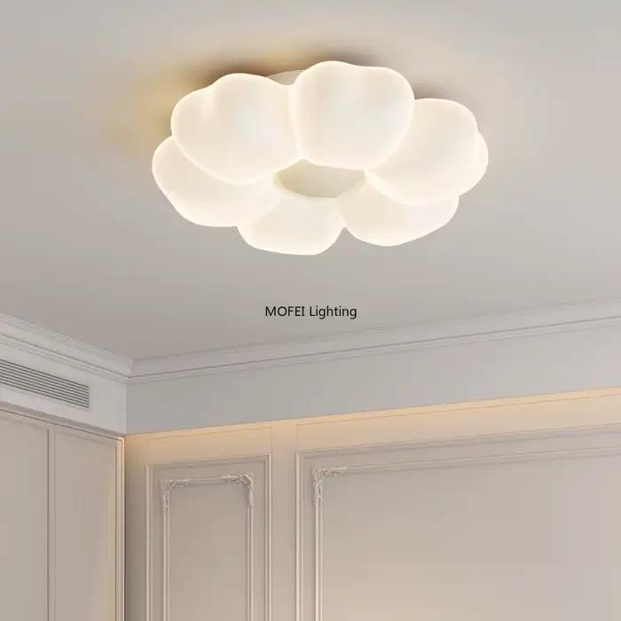 Plafonnier à fleurs roses pour chambre d'enfant