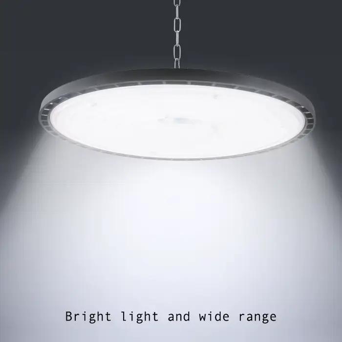 Luminaires industriels modernes avec un éclairage super lumineux de 100W