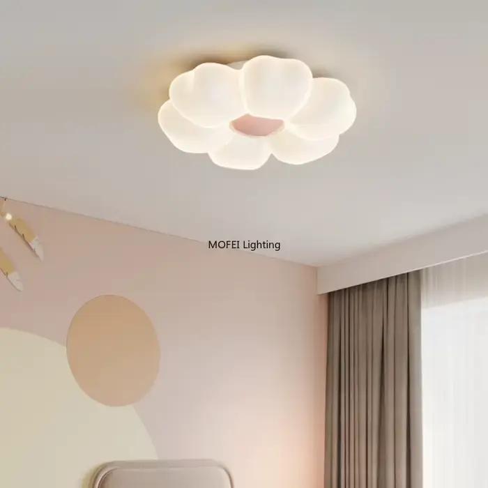 Plafonnier à fleurs roses pour chambre d'enfant