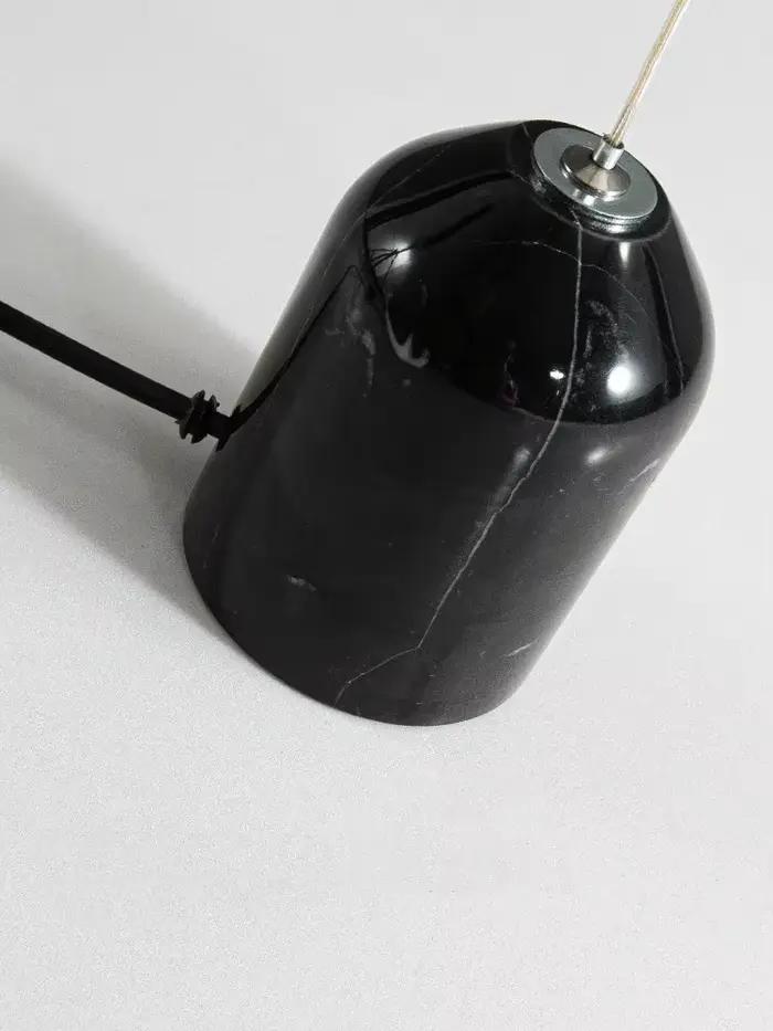 Lampadaire moderne suspension de luxe noir atmosphère lumière salon canapé bord minimaliste tête de lit neutre
